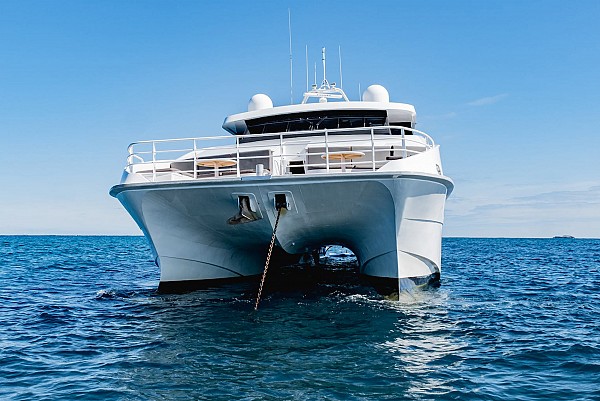 Katamaran Skynet GF800